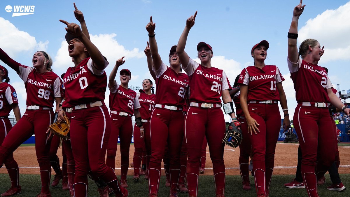 NCAASoftball's tweet photo. ⚠️ CAUTION ⚠️

DON'T POKE THE BEAST.

#WCWS https://t.co/sYHNn39P3B