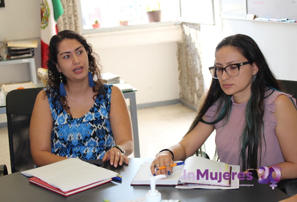 InMujeresGDL's tweet photo. El día de hoy la Directora del #InMujeresGDL, la Licda. Carmen Julia Prudencio y su equipo, sostuvieron una reunión de trabajo con el Secretario Técnico de la Comisión Ejecutiva Estatal de Atención a Víctimas #CEEAVJ ✅👏👍
#GobiernodeGuadalajara #LaCiudadQueQuiero https://t.co/c8XrSLjthu