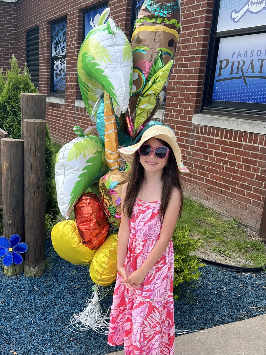 villak_villa's tweet photo. When your future is so bright that you have to wear shades! We rocked out day 1 of Spirit Week with shades and beachwear! #PiratePride #BrightFuture #lastfullweek https://t.co/Dx1aLz11Wm
