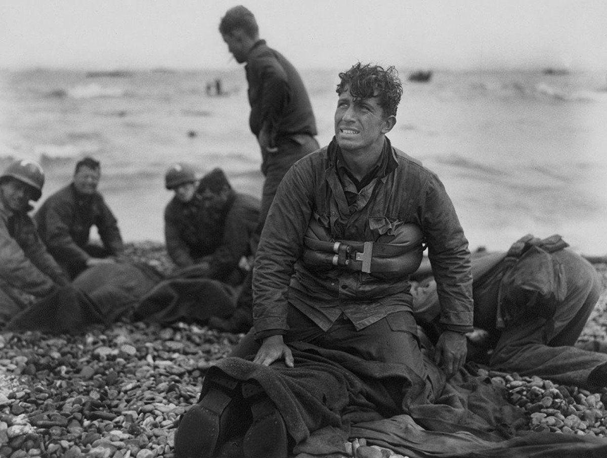 RealTimeWWII's tweet photo. After a bitter day of battle, Normandy beaches have been conquered, with 140,000+ Allied troops ashore, but at a bitter cost: 4414 Allied soldiers are dead, 5000+ Germans. https://t.co/Dvlu4tlkiD
