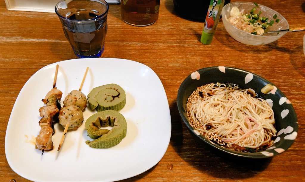 おはようございます☀ 昨日と違い暑くなりそうです 気をつけていきましょう💪 昨晩のダイエット夕飯 ミョウガと刻み葱とミニトマトが薬味の素麺 焼き鳥(市販) だし巻きたまご(抹茶味) だし巻きた