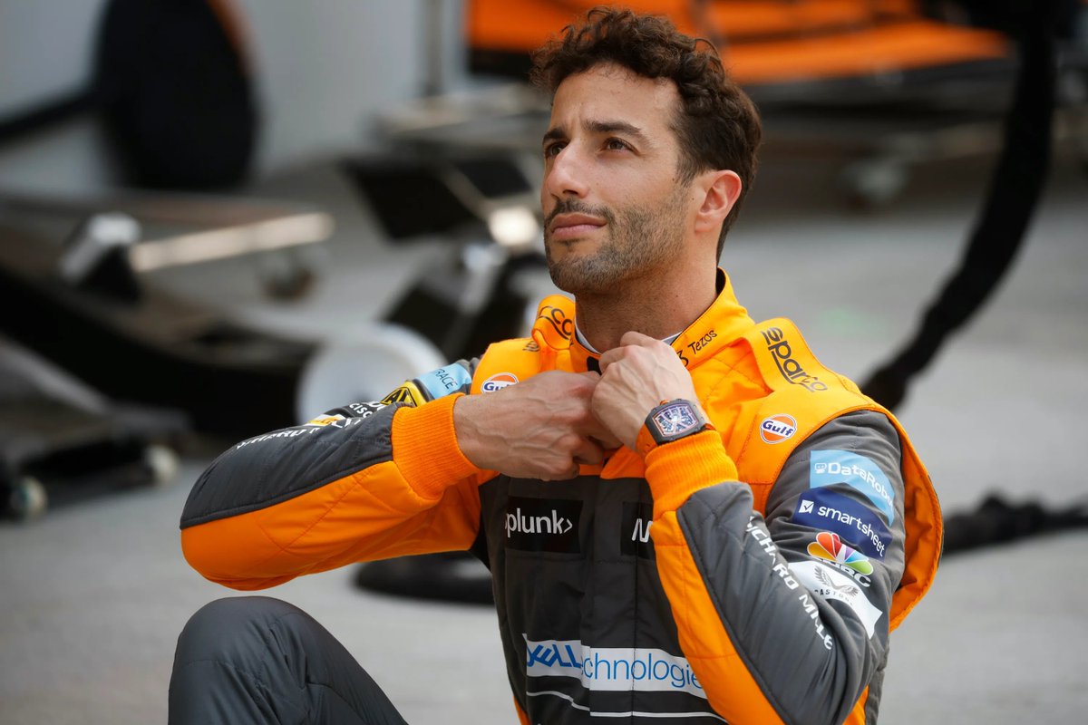TearOffFR's tweet photo. 🔴 Daniel Ricciardo veut continuer de se battre et veut "prouver" à ceux qui le critiquent qu'ils ont "tort". 💪
💬 "La réalité est que je n'ai pas oublié comment conduire en six mois. (...) C'est à moi dans la voiture de leur prouver qu'ils ont tort."
(🗞️ #CrashNet / #F1) https://t.co/UGP4FSaVkN