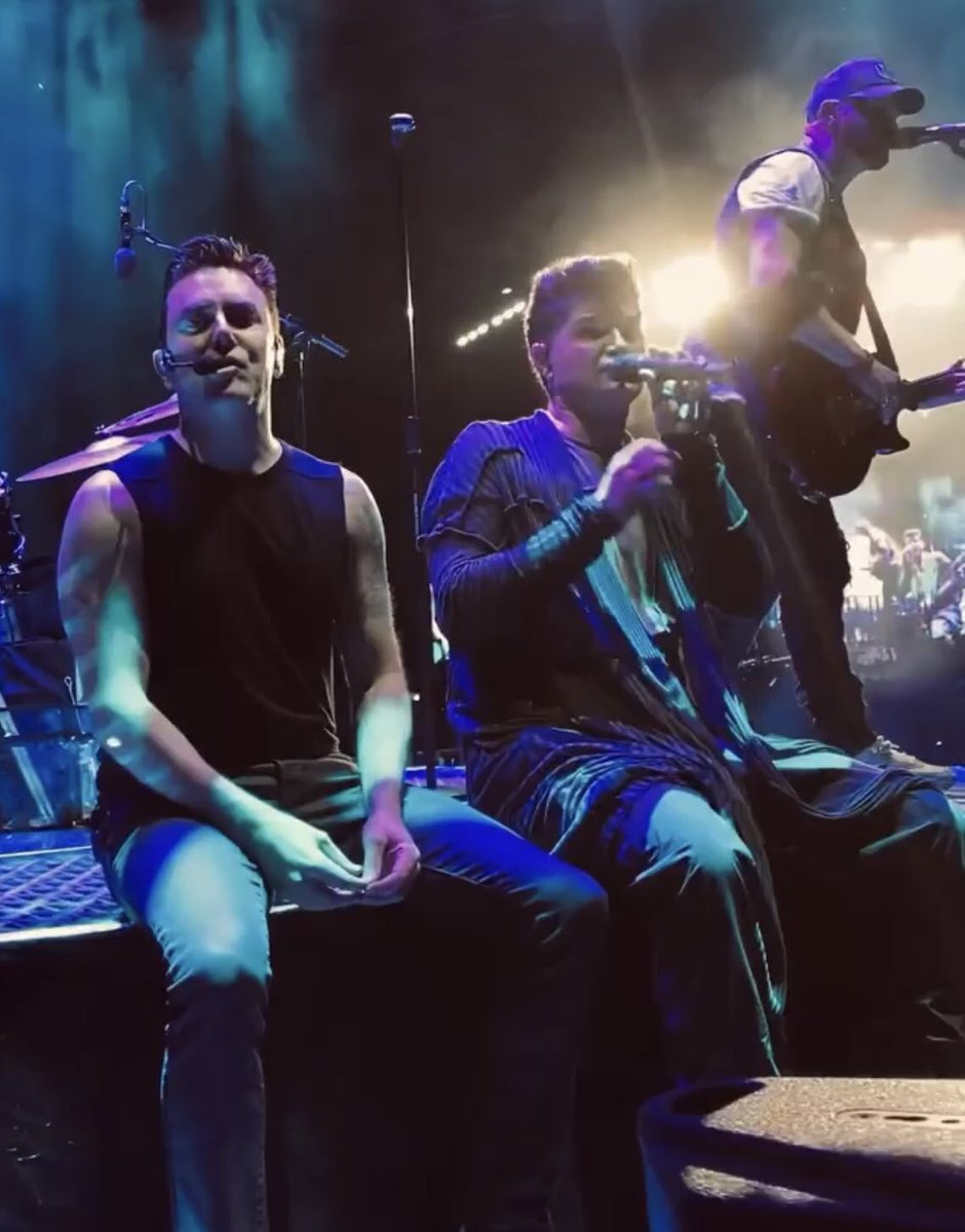 Catheri33297324's tweet photo. Good Night ❤️😘@thescript Mark @TheScript_Danny @glenofthepower hope you’ve had a gr8 day
❤️sweet dreams sleep well and please keep safe and well 🙏🏻❤️🌍🌏🌎😴😘Big Love to you all 🤗🤗❤️#markisback 🎉
#TalesFromTheScriptTour
#TheScriptFamily #ArmsOpen 🙌🏻❤️ #Always ❤️👊🏻 https://t.co/2CmMyQOFuR