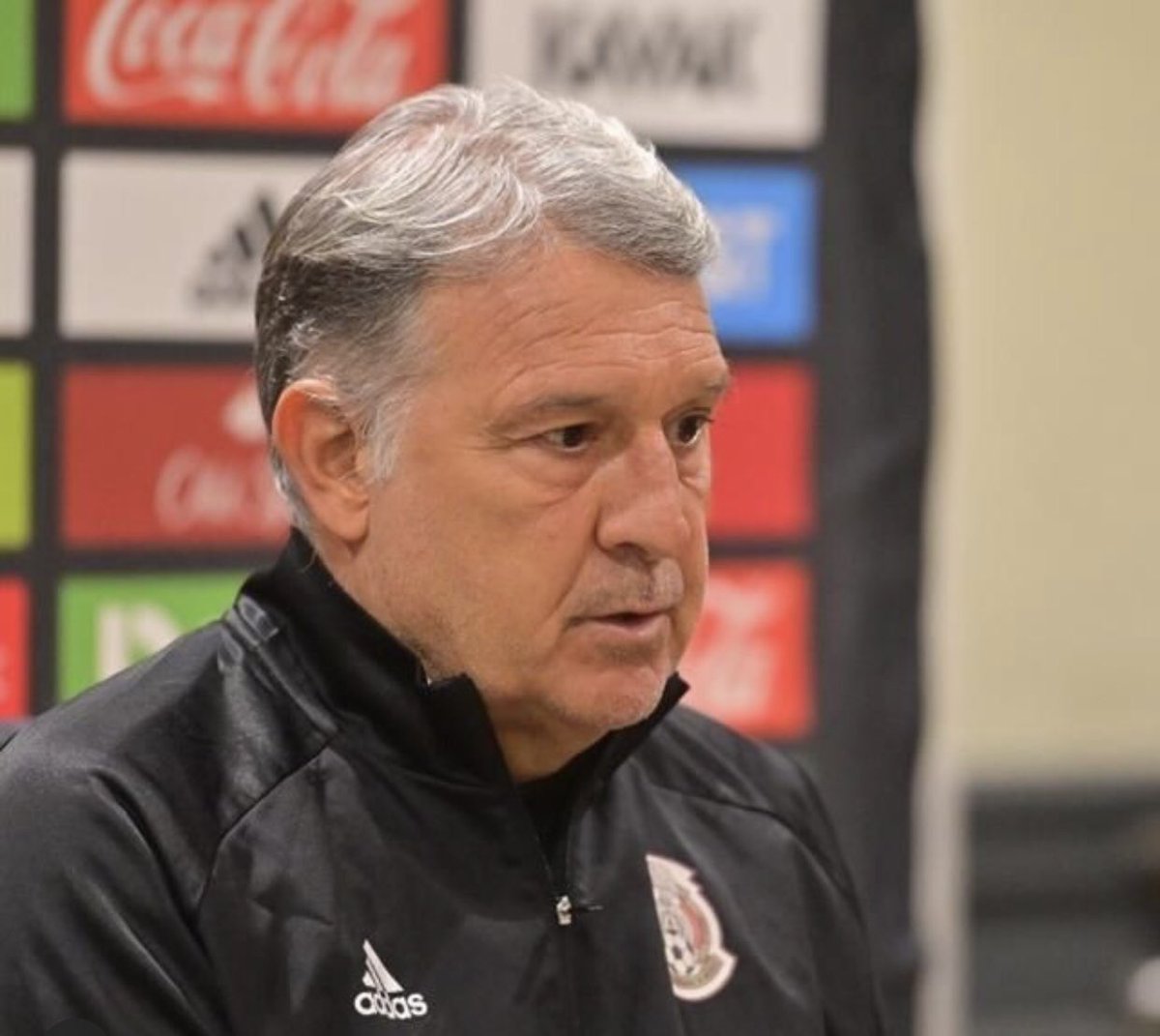 AxelGonzalezGut's tweet photo. 😐¿Porque la selección mexicana ha dejado muchas dudas de cara al Mundial de Qatar? 

A cinco meses de comience el mundial, la selección de méxico no genera ninguna expectativa buena  para poder hacer algo diferente en Qatar o tratar de llegar al famoso quinto partido. https://t.co/SvNGoQB40E