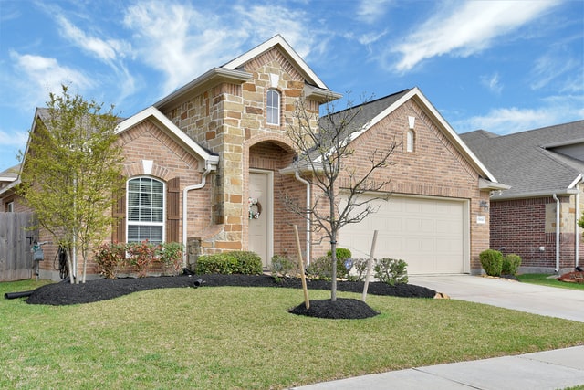 MovingtoDFW's tweet photo. You don’t have to be a millionaire to live well in Dallas. The city’s median income is $42,259, according to NerdWallet. Meanwhile, groceries, healthcare, and housing in Dallas all cost less than the national average. https://t.co/07rLEUs3WP
