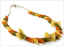 LaCosmoRevista's tweet photo. [LUJO] Te mostramos las exclusivas joyas que Jorge Lanata le regaló a Elba Marcovecchio a un mes de su casamiento. https://t.co/MAC4aYN2Ei