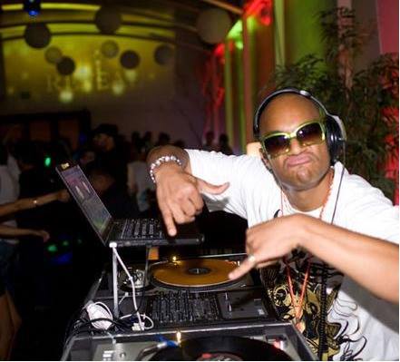 mrdl2u's tweet photo. Wow. Yesterday was the mark of the 24th consecutive #DJFollowTrain by @BenVeraOfficial. So now we looking into the 25th. Which is also the 2 year anniversary. I am excited to see what the guys and gals are going to put together to make it the dopest live stream DJ event ever. https://t.co/GJx7UtPEWF