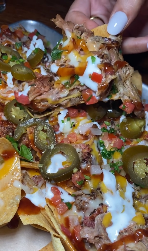 MashedHQ's tweet photo. Who are you sharing with? 😇

(📷: lifoodalert on IG)

#nachos #spicy #foodie https://t.co/qCeyYETH1i