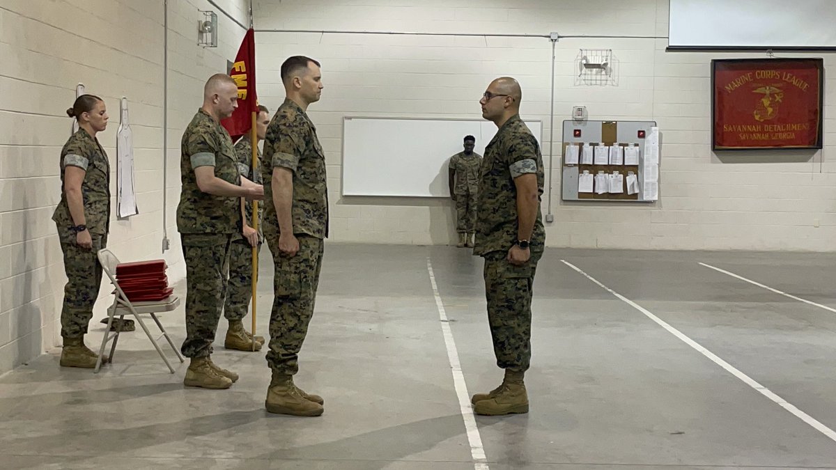 Jonathan_Vega05's tweet photo. Promotion ceremony #USMC https://t.co/tthuRvKLMn