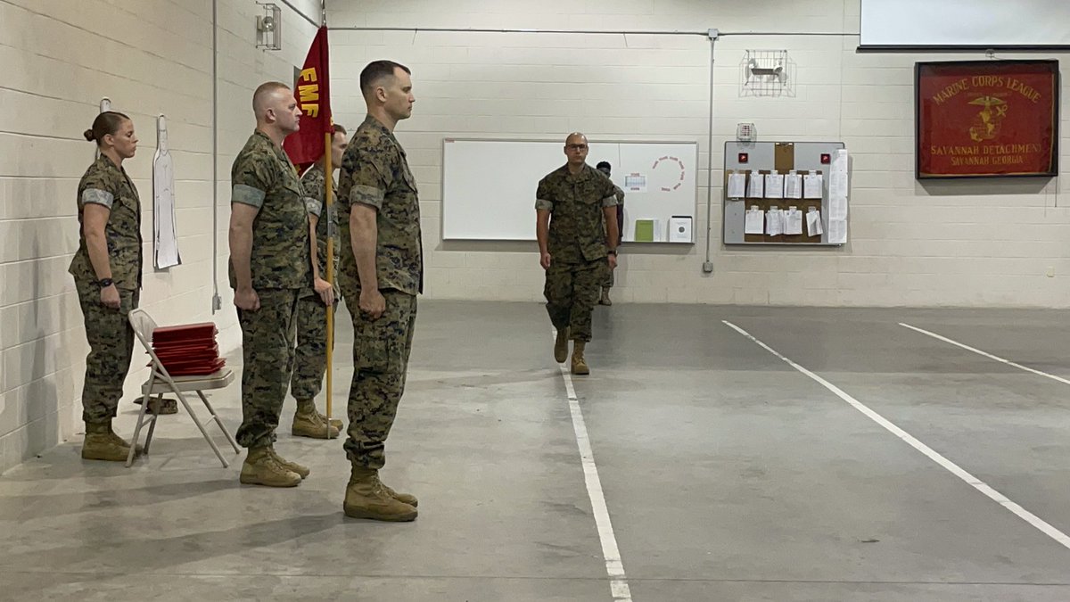 Jonathan_Vega05's tweet photo. Promotion ceremony #USMC https://t.co/tthuRvKLMn