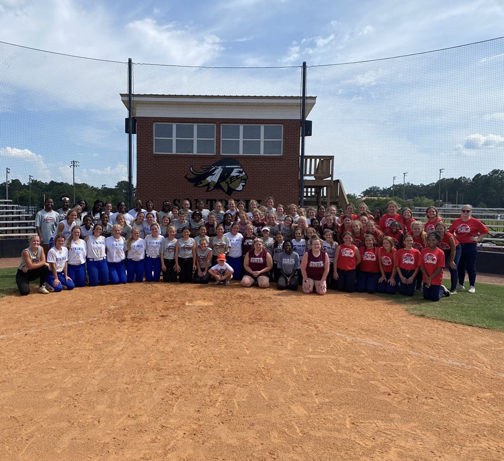 ECCCSoftball's tweet photo. Team Camp 2022 in the Books! Thank you to Nanih Waiya @NW_Fastpitch Clinton  @LadyArrowSB @jorgawilson_25 Puckett, Richland  @hs_richland and @DanaMcGivney Warren Central for coming out! Great Day at The Mound! #withYouInMind 💛🖤 #RTB https://t.co/FJG3IPOJEd