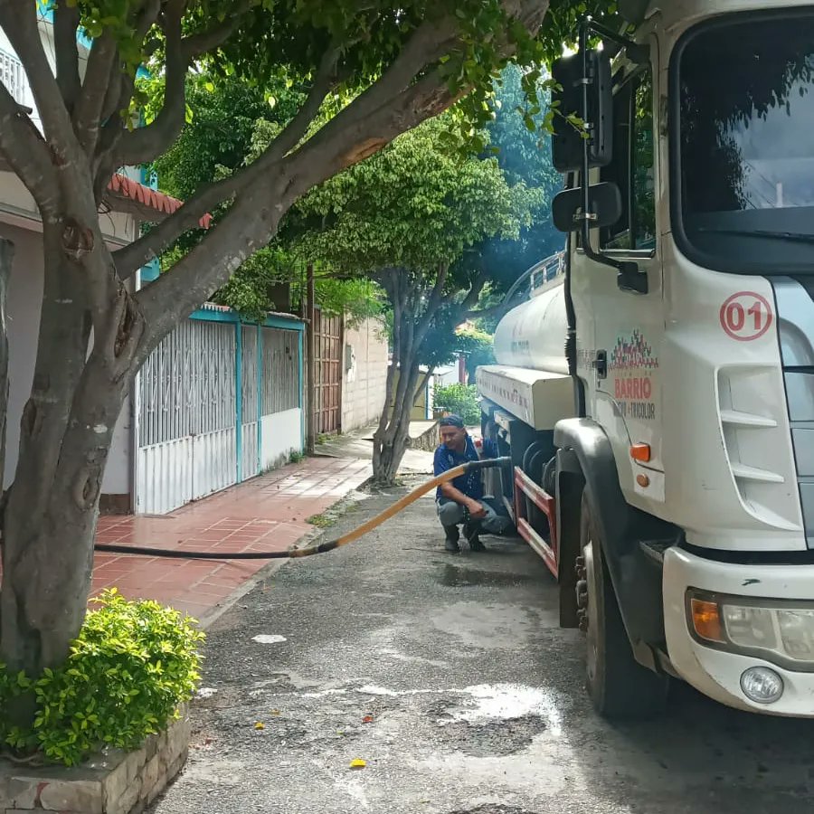 BNBTTACHIRA's tweet photo. trabajo mancomunado con la Alcaldía del mcpio Pedro María ureña e Hidrosuroeste 
- CICPC con 10.000 ltrs.
- CDI  con  10.000 ltrs.
- 5 familias en el sector San Isidro  sector 1 con 10.000 ltrs. 
- 5 familias en el Sector la Esperanza con 10.000 litros 
*Total 40.000 ltrs. https://t.co/0nMZvV8CM5