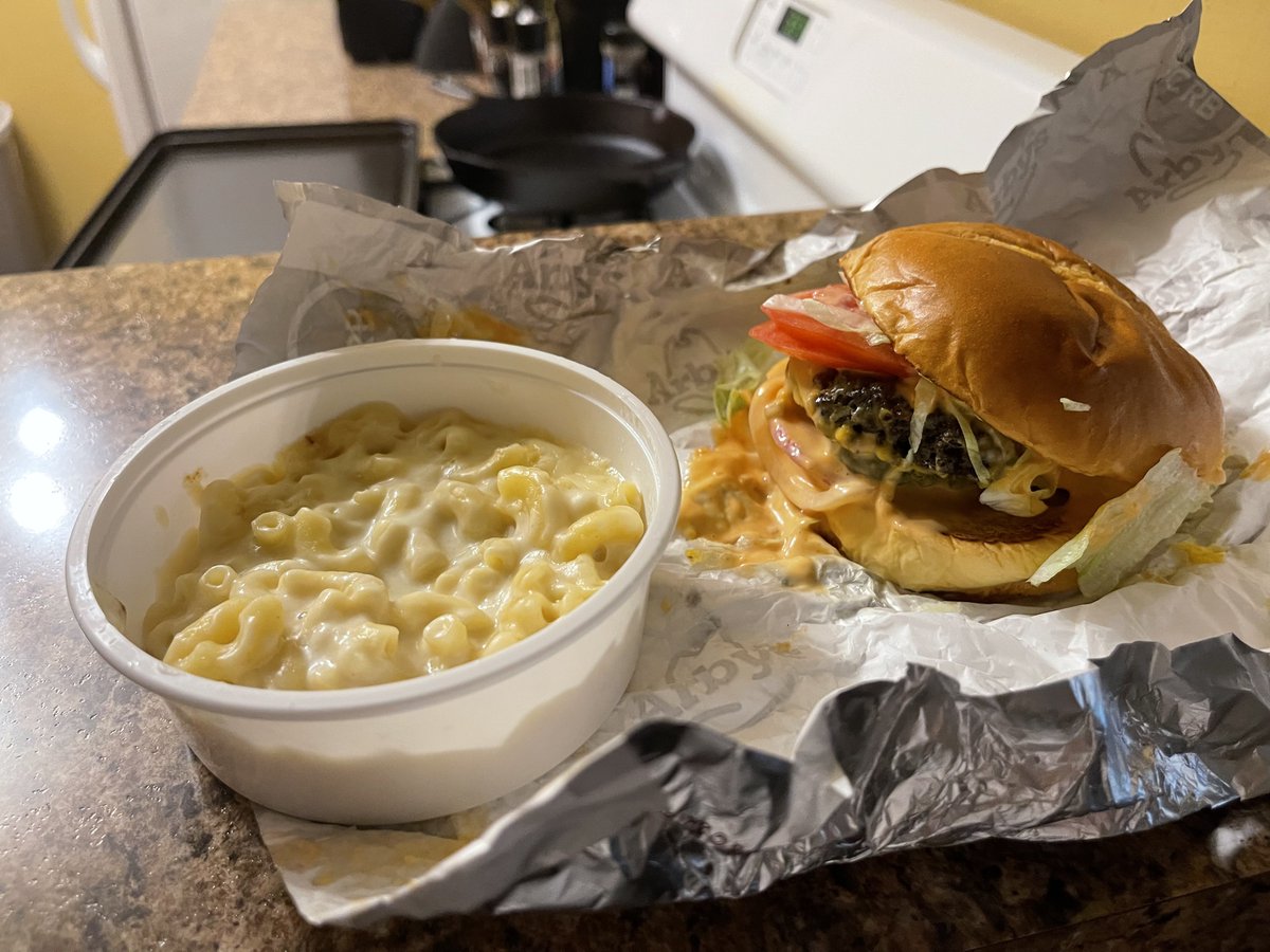 djxgam1ng's tweet photo. Trying out the new #Wagyu #ArbysBurger 

#arbys #fastfood #Food #beef #new #burger #lunch #foodie https://t.co/Wn9ZaeiRmX