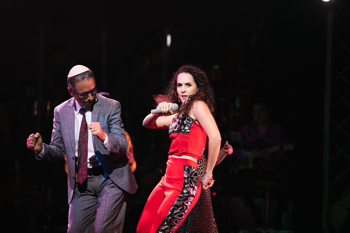 deobaldia's tweet photo. Hoy descansamos (mucha bailadera y cantadera), pero mañana volvemos a ponerte #OnYourFeetPanama con música y coreografías increíbles (además de los shortcitos de @ArianAbadi que tienen a la gente loca) a las 8PM en el Teatro Nacional.

Boletos de venta en  https://t.co/9Ne9fGXRja https://t.co/7Ea3bu5WjG