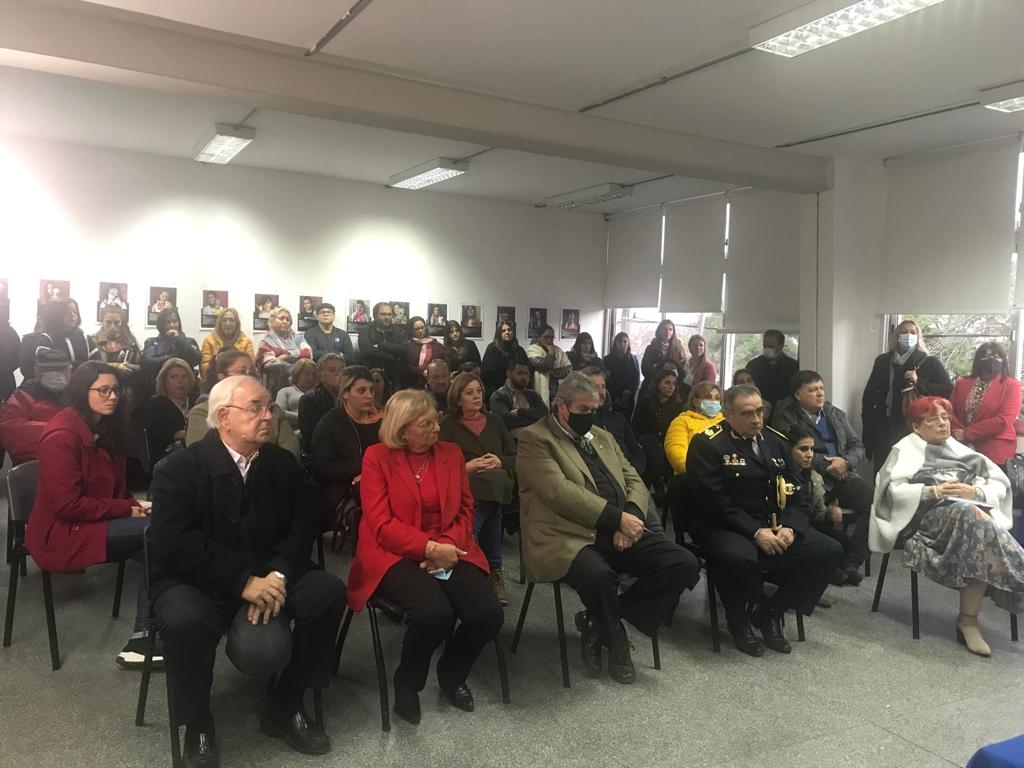 Cambio en la dirección departamental del <a href="/InauMaldonado/">INAU Maldonado</a>. Asumió Eduardo Rodas, de excelentes antecedentes en trabajo social, en lugar de <a href="/daguadalupe/">Daniel Guadalupe</a>, que cumplió destacada labor. Felicitaciones a ambos y éxito al nuevo director. 
<a href="/inau_oficial/">INAU</a>