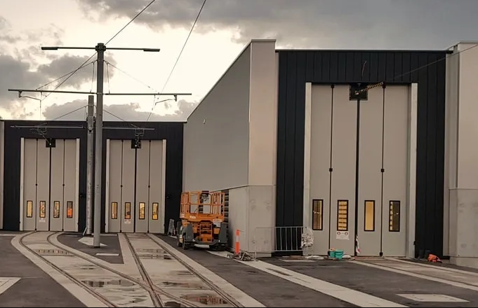 The SWIFT Four Fold Door comes by its name honestly... From open to close in 5 seconds, this side-hung, fast-acting bi-fold is perfectly suited for light rail appliance bays. 

Safety, speed, and durability combine for the security and reliability you need.