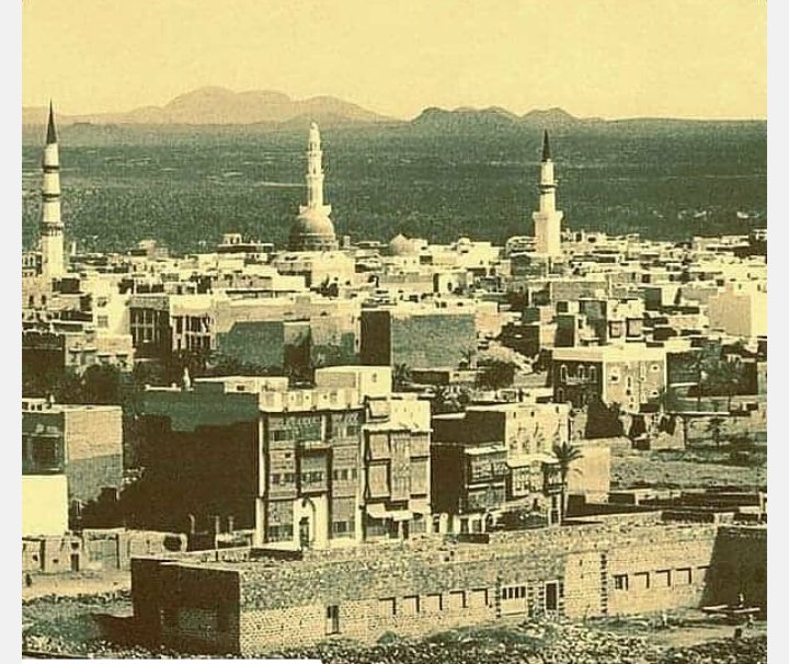 ما دخل طيبة رسول الله صلى الله عليه وسلم أحد إلا وشعر بالمحبة والسكينة والهدوء والراحة النفسية والجسدية واحس بروحانية عجيبة لا توصف