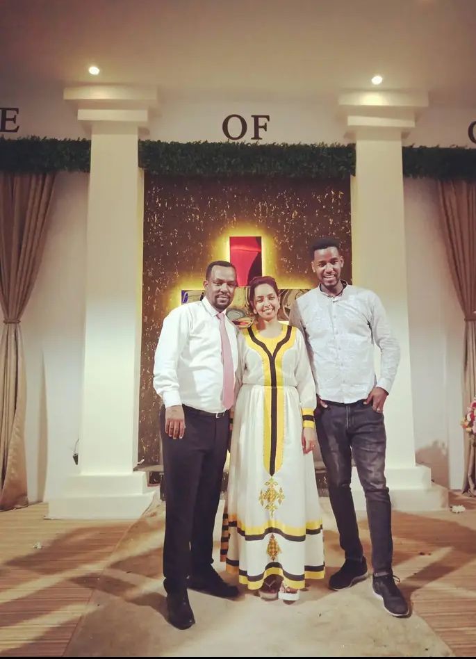 Eyob69970759's tweet photo. #NoToTheNewEthiopia
#NoToSecularism
'አላዋቂ ሳሚ...' አሉ ስርዓት ጠብቃችሁ ሞታችኋል እንደ ለመዳችሁት አዳራሽ ተከራይታችሁ ጨፍሩ ይሄ የእግዚአብሔር ፈቃድ፣ የቅዱስ ላሊበላ እምነት የተገለጠበት ቅዱስ ቦታ ነው😡ለአህዛብ የተከለከለ!!! https://t.co/QPQk87rKon