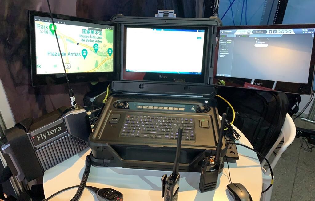 HyteraLatam's tweet photo. Gallyas Telecom estuvo en #FIBOM Chile, la primera feria internacional de bomberos en Latinoamérica.
Mira algunos de nuestros productos para bomberos y emergencias 👀
Solución para Emergencias: https://t.co/KkL00rjv8I
#bomberos
#emergencia
#Hytera https://t.co/L1YsXCmyH2