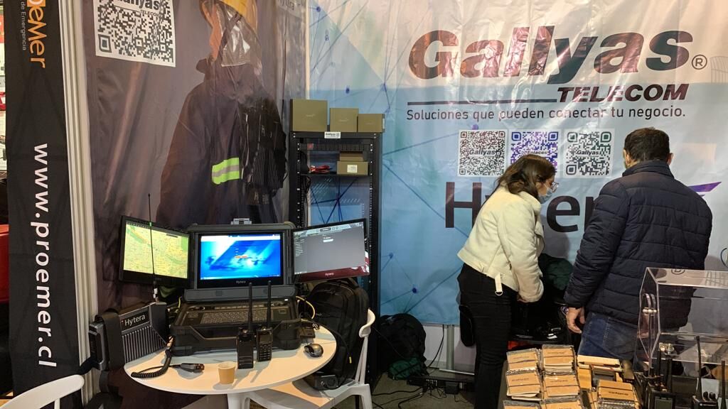 HyteraLatam's tweet photo. Gallyas Telecom estuvo en #FIBOM Chile, la primera feria internacional de bomberos en Latinoamérica.
Mira algunos de nuestros productos para bomberos y emergencias 👀
Solución para Emergencias: https://t.co/KkL00rjv8I
#bomberos
#emergencia
#Hytera https://t.co/L1YsXCmyH2