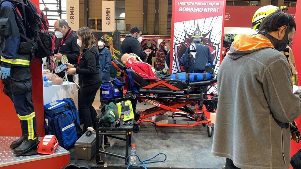 HyteraLatam's tweet photo. Gallyas Telecom estuvo en #FIBOM Chile, la primera feria internacional de bomberos en Latinoamérica.
Mira algunos de nuestros productos para bomberos y emergencias 👀
Solución para Emergencias: https://t.co/KkL00rjv8I
#bomberos
#emergencia
#Hytera https://t.co/L1YsXCmyH2
