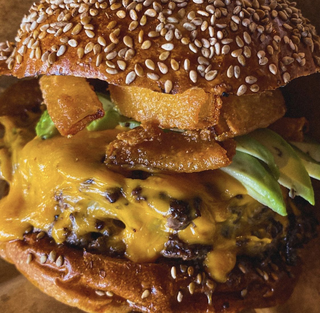 Cowboy06899474's tweet photo. #topping 
#friedonions
#avocado 
#burger 
#バーガー 
#ビーフ100パーセント 
#粗挽きパティ
#無添加
#テキサスカウボーイ 
#山形ハンバーガー 
#女子グルメバーガー部 
#テキサスカウボーイ🇺🇸 
#テキカウ 
#ハッシュタグ 
#texasangus #texascowboy @ Texas Cowboy https://t.co/yLjbnCnlbC