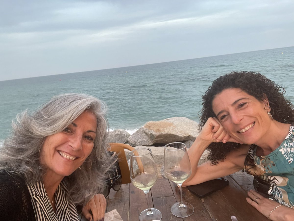 laraduro1's tweet photo. Decía el poeta “De vez en cuando la vida, toma contigo café”@MireiaGrive https://t.co/PjWOkWArte