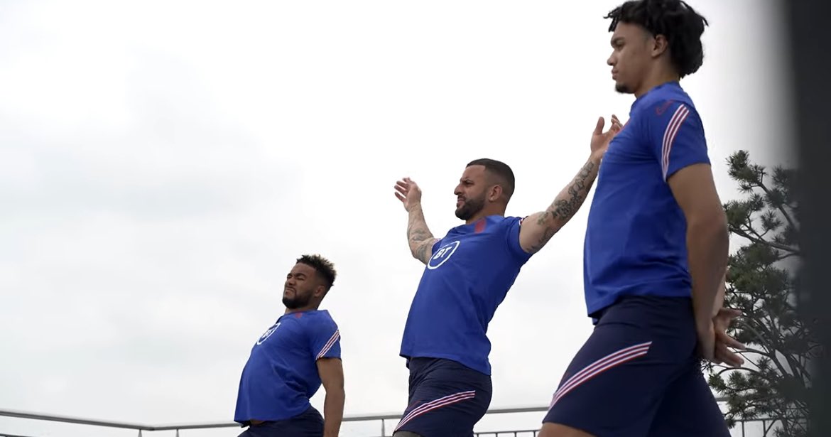 lfcJ7_'s tweet image. look at the quality of RB’s….