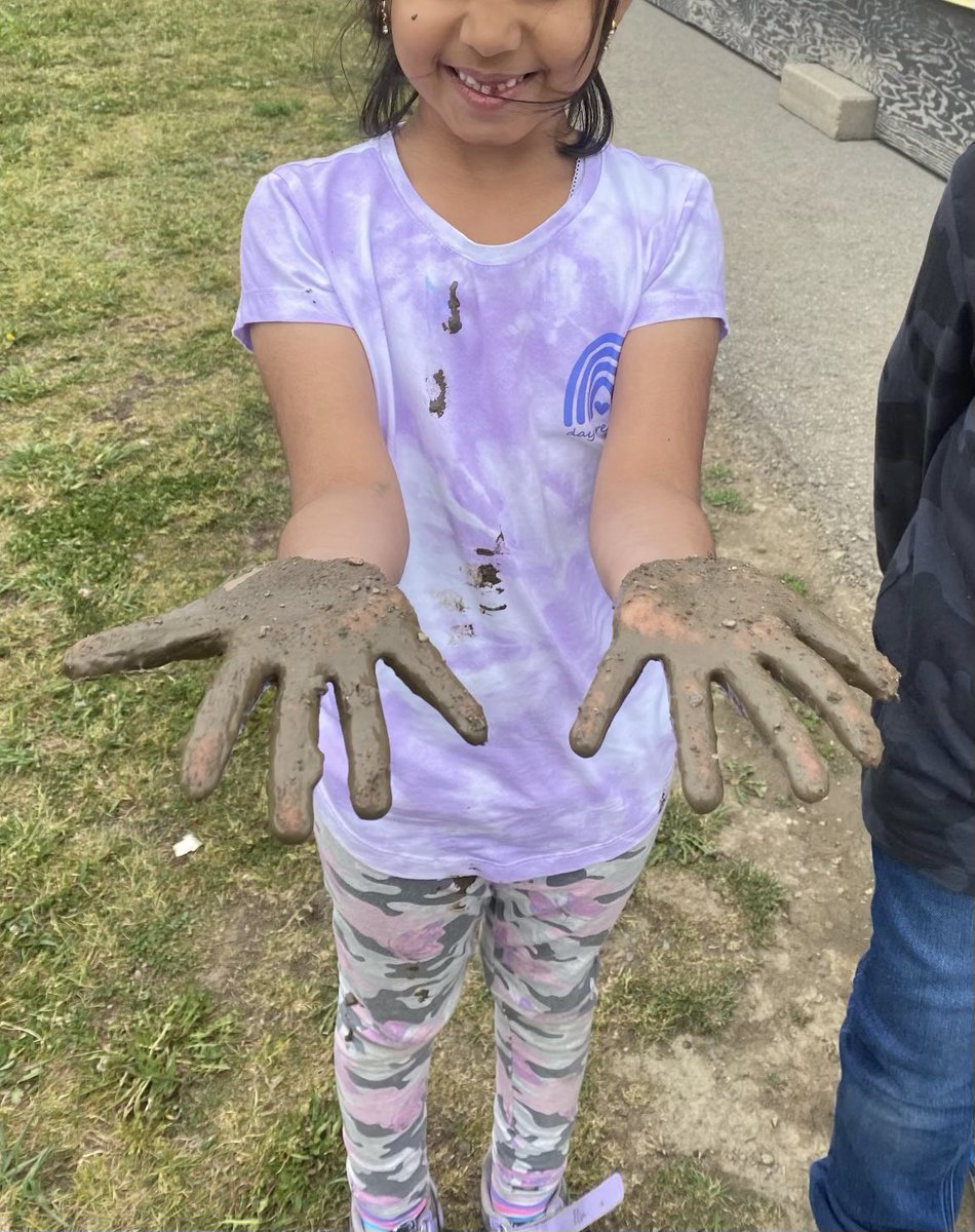 InquiringKs's tweet photo. How lucky is K4 @TribuneDrive? As @j_diplock visits K3 she engages with &amp; records our K’s as they explore a mud puddle: ‘I made a ball’, ‘I made roti’, ‘When we put our hands on the ground with mud on them, they pick up the dirt &amp; it feels scratchy.’ Thanks Ms D for valuing play. https://t.co/KIB6d8IJOi
