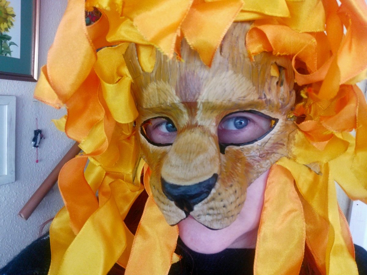 Raven_elf's tweet photo. Managed to get 2 of my masks for LARP festivals finished. 1 lion and 1 spider one. Mostly made of cardboard, green stuff, white putty, tile adhesive paint n ribbons 😁 #Masquerade #mask #lion #spider #Varushka #League #EmpireLARP #EmpireLRP https://t.co/W82XpiiGoL