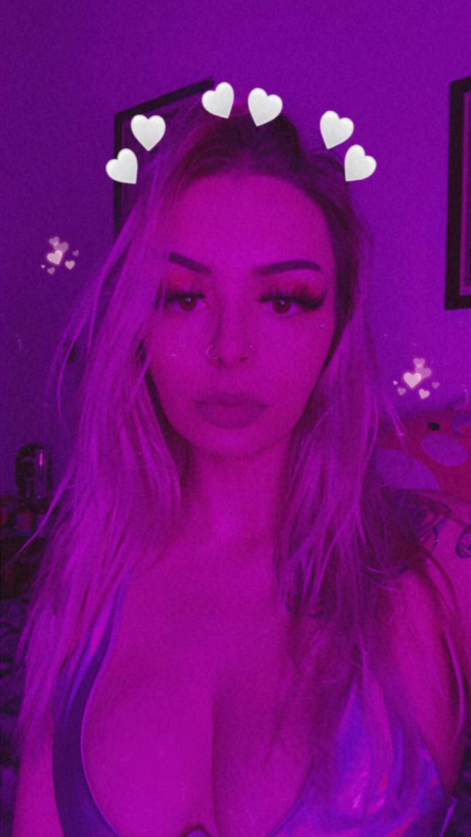 poisonxxcherry's tweet photo. i’m hot that’s all goodbye https://t.co/DfFEMvEKRn