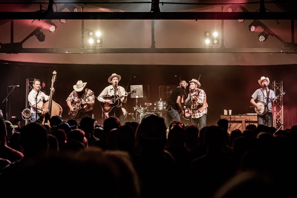 6.5.22 Tulsa, OK - Had a good time raisin’ the <a href="/CainsBallroom/">Cain's Ballroom</a> roof. Y’all Okies sure know how to make us feel welcome. We’ll be back that’s for damn sure.  🙌

📸: @philclarkin