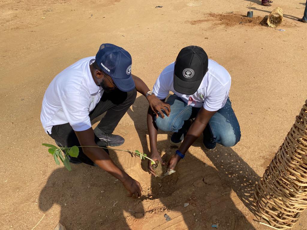 ArcZwall's tweet photo. Inaction means extinction, let’s all save our environment. @Foser
#WorldEnvironmentDay
#SaveOurSoil
#foser
#Basepa https://t.co/XtZ2H45CUi