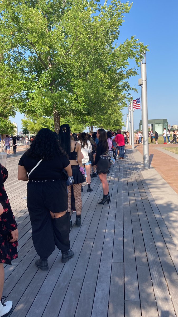 nexusstar_'s tweet photo. All my vip monbebes this is the vip send off package line!!! #MONSTAXUSTOUR #monstaxtickets #monstaxinfortworth #monstaxinfortworth #MONSTA_X #MONSTA_X https://t.co/SUHmpOnKv8