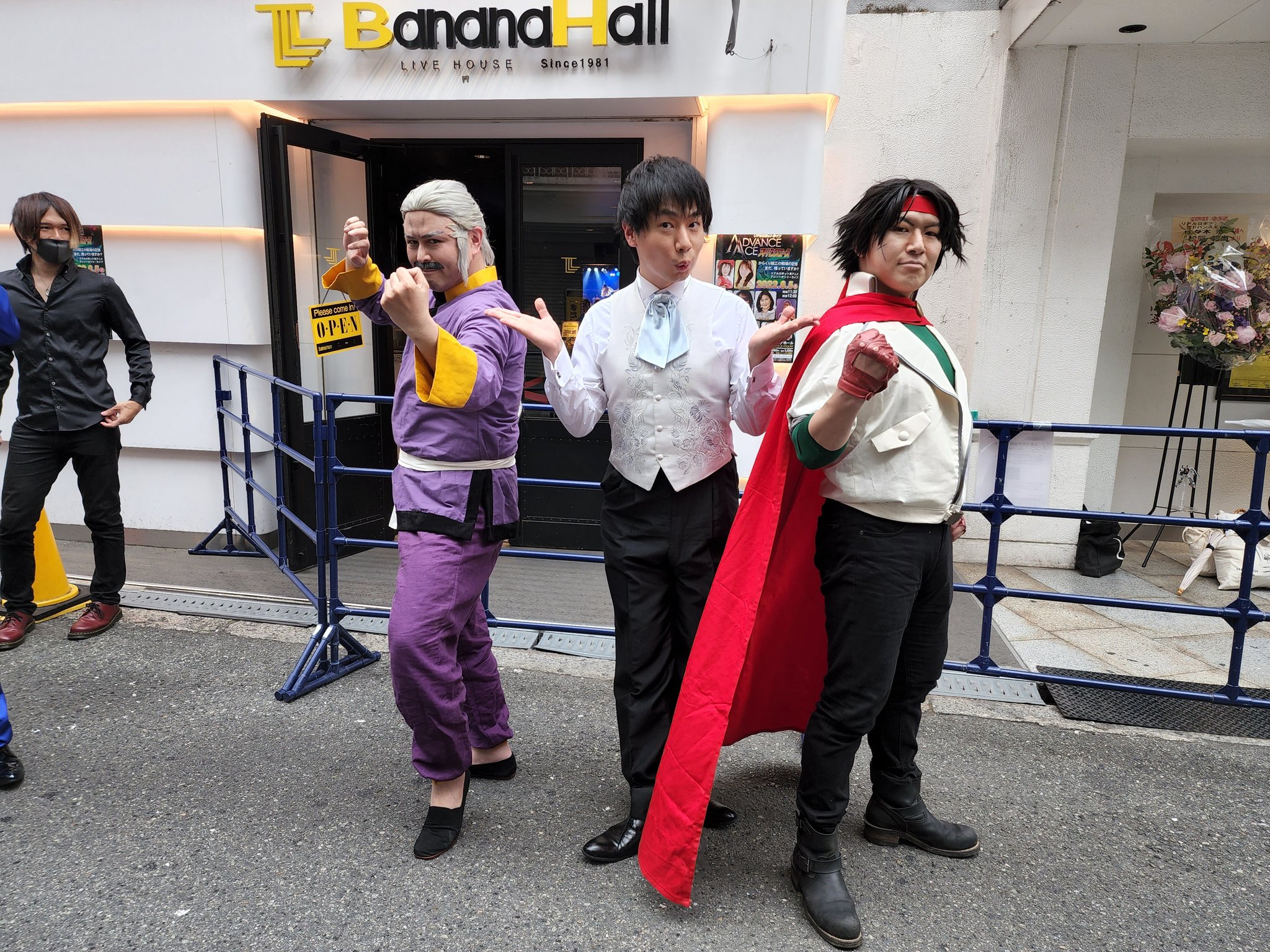 ゆうさく 超絶かっこいいコスプレイヤーさんと一緒にお写真いただきました ライブ中のワンシーン切り取りのアクションもキレッキレで最高過ぎました ヾ ﾉﾞ T Co Vnyosot16u Twitter