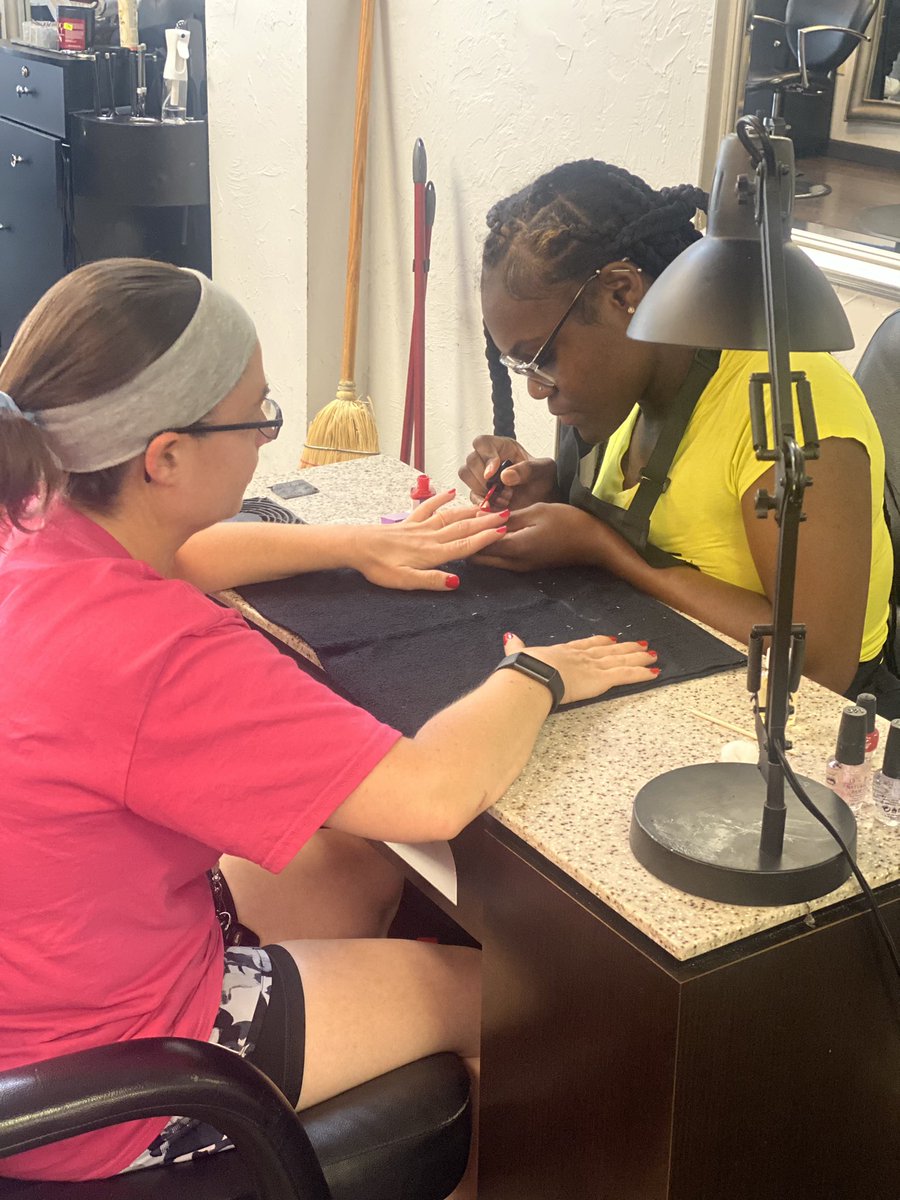 CHUHRoxMid's tweet photo. Thank you to The W Salon who provided free services to 20 Rox Students today! Special shout-out to Andreda & WWP for organizing this amazing event! Looking forward to the next one. #ladiesofleadership #roxmid https://t.co/lgfK0X8XPm