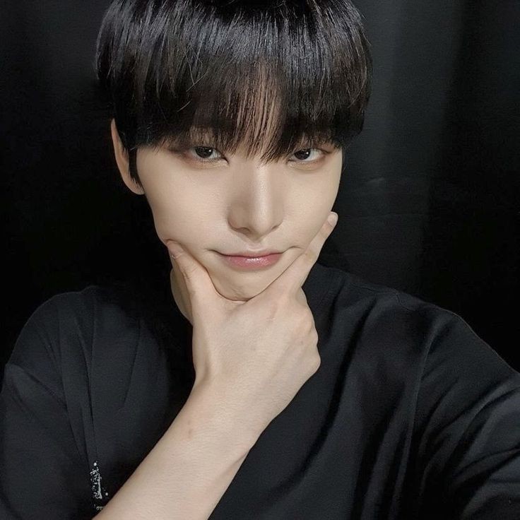 HUISE0K's tweet photo. HAPPY SEOHO DAY  , THIS MAN IS SO SWEET AND I LOVE HIM !!! WE STAN MR PEPE https://t.co/7wLbR0n7rF