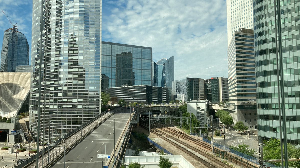 Semaine dernière j’ai eu le plaisir d’aller pour la première fois au bureau #Latitude de <a href="/SopraSteria/">Sopra Steria</a> et c’était très sympa - beaucoup de plantes 🪴 et un espace aéré 🏙 #SopraBankingSoftware
