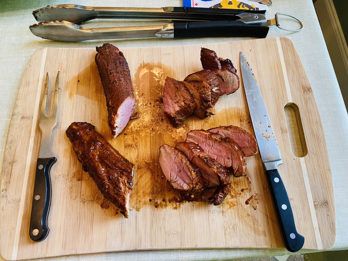 SlowpaddleBnB's tweet photo. One BBQ, the other dry rub.  ⁦@greggieduke1⁩ https://t.co/OAslhb4Dps