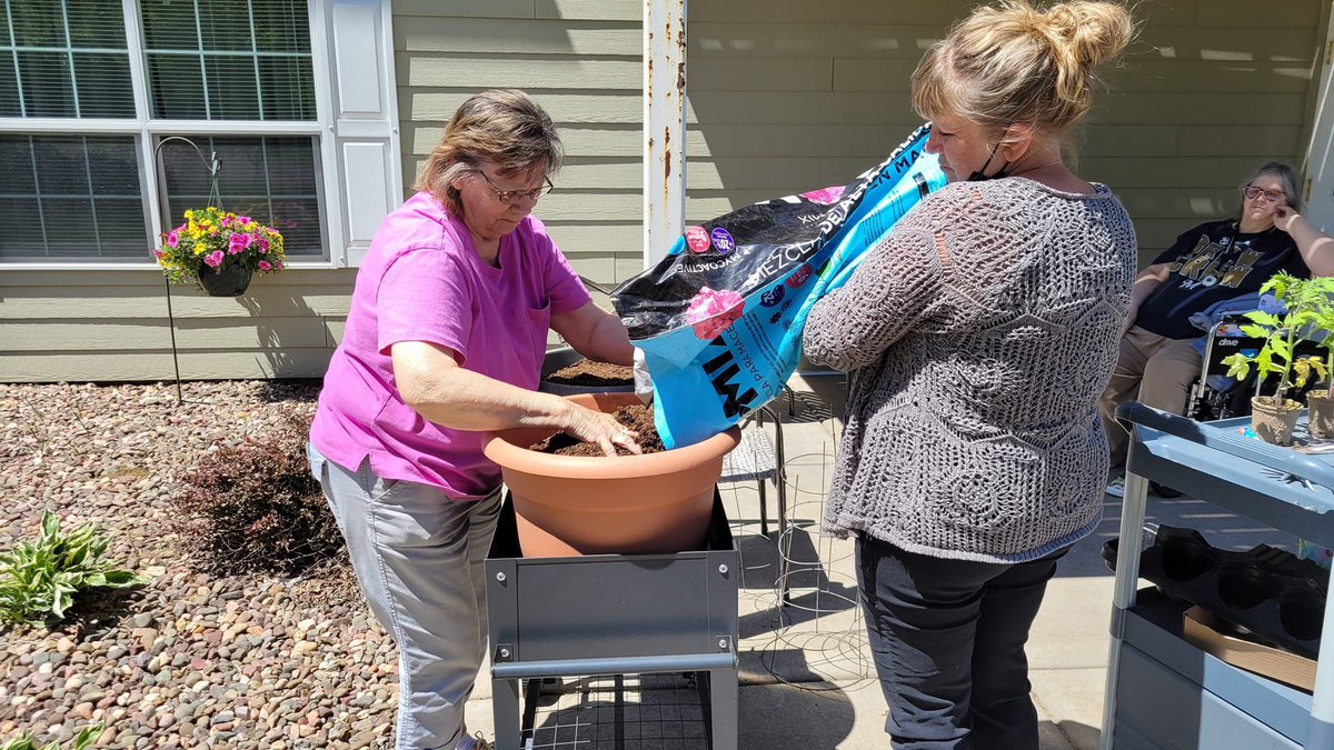 WoodstoneSL's tweet photo. Our Rice Lake community planted flowers and vegetables! Flower🌻☀️ https://t.co/aPmxjHnjS8