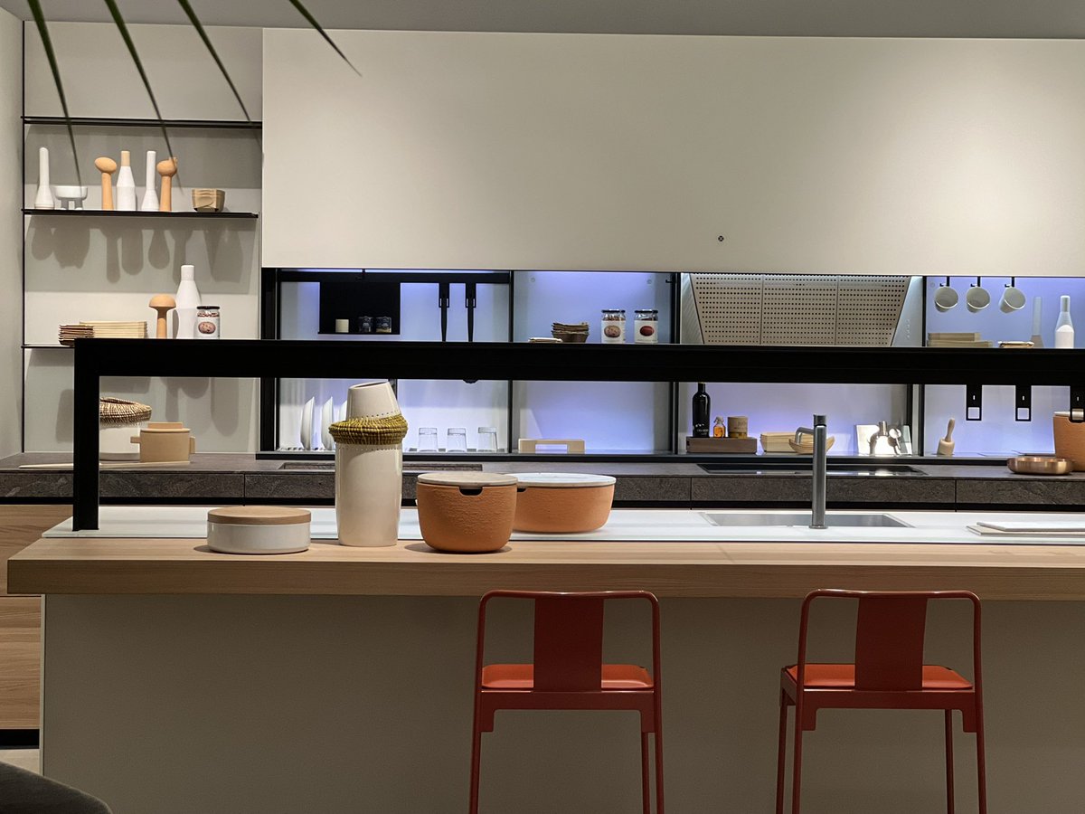 pichikyo's tweet image. イタリアの高級キッチンブランド「Valcucune」もサステナブル全推し
デザインもマテリアルも最高
　
今回サステナブルやゼロエミッションを標榜している展示が多くて、無しではプロダクションを語れないのは、世界的な流れなんだろなーと思いました
　
#MilanDesignWeek2022
#ぴちきょサローネ2022