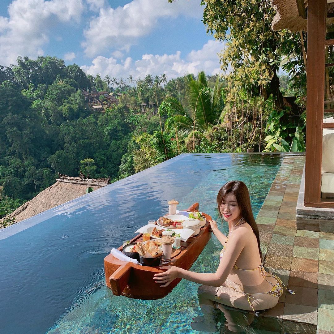 lin_poll_n's tweet photo. Come on. We will swim and eat a lot... 🙈💛 https://t.co/54Rz9dxgnq