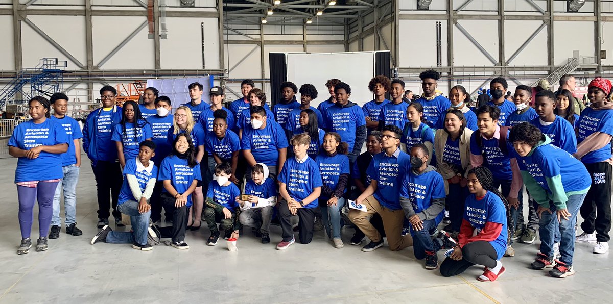 Thank you to United Airlines LAX Chief Pilot, Capt. Brian Jackson, The E.A.A.S.T. Collaborative and L.A. Mayor Eric Garcetti for introducing youth to Aerospace and Aviation careers. See ourshadesofblue.org/eaast/
for more information #aviation #careersinaviation #unitedairlines