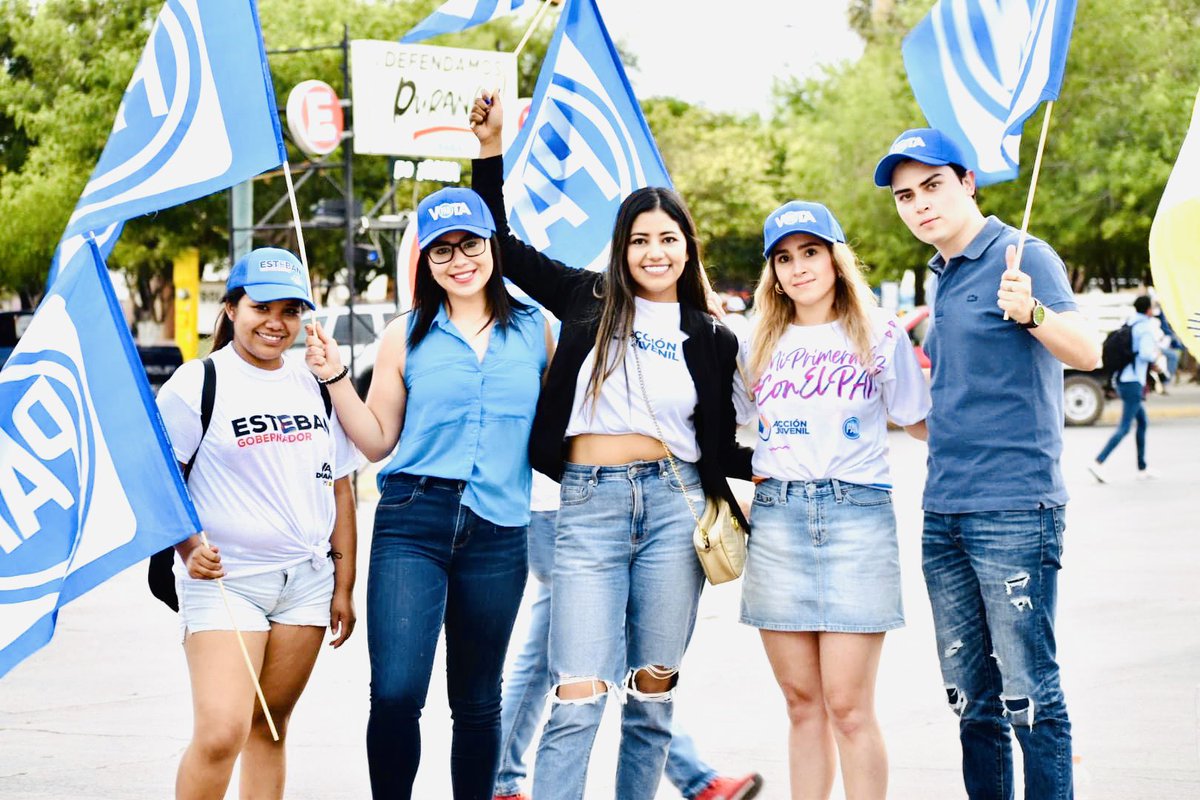 NohemiRico5's tweet photo. Los jóvenes teníamos una misión: #DefenderDurango. Se cumplió ✌🏽💙
#JovenesEnAcción #GuadalupeVictoria https://t.co/TqNY8ydf7f