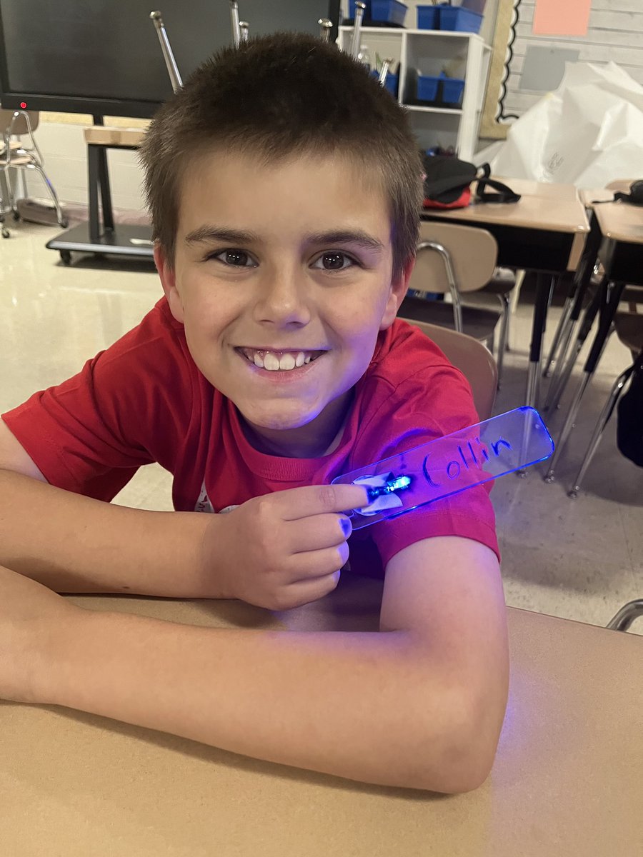 Kindergarten and 4th Grade made these awesome LED name badges in STEM class today! This activity helps students learn about optics and circuitry through an engaging art activity. #sumnerachieves #summerscholars2022
