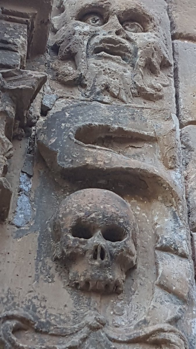 froilancan's tweet photo. There are always surprises in the portals of churches #SarrocaDeLleida #RecumbentBike #recumbent #bike https://t.co/1TZQDQvjmh
