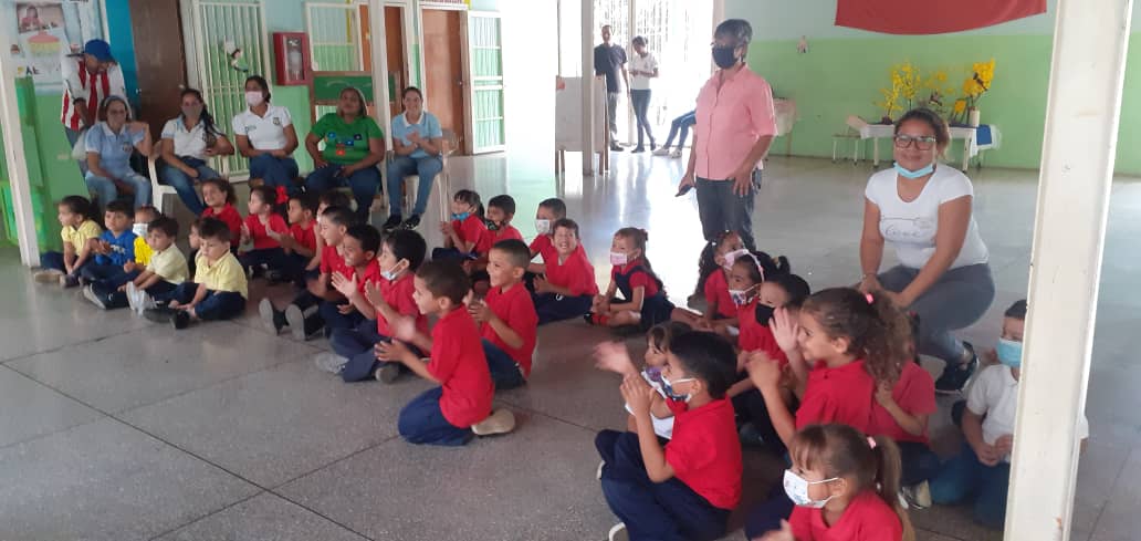 ceicerecitac17's tweet photo. 📌NUESTROS NIÑOS Y NIÑAS RECIVIERON CHARLA SOBRE EL CUIDADO Y PROTECCIÓN DE LOS DIENTES 👫👏 @MPPEDUCACION @educinicialmppe @zonaedusucre @_LaAvanzadora @ViceIP @NicolasMaduro https://t.co/k3HNkcVvFF