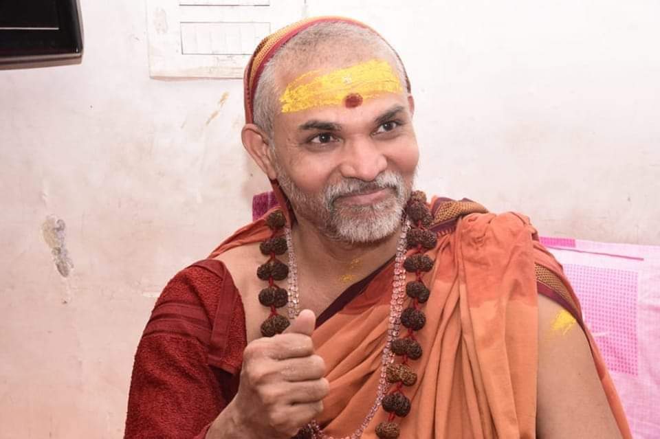 sandeep0879879's tweet photo. सनातन धर्म की रक्षा हेतु हमारे गुरू ज्ञानवापी मे जलाभिषेक को लेकर अंशन पर है .... वो धर्म के लिए लड रहे हैं...
धर्मगुरु स्वामिश्री अविमुक्तेश्वरानंद:#सरस्वती जी महाराज को करीब 85 घण्टे अन्न जल त्यागे हो गए हैं।।

आज हमारा धर्म संकट में है
#ज्ञानवापी_मंदिर
#हमसवामीजी_के_साथ_है https://t.co/bWG43YEQlE