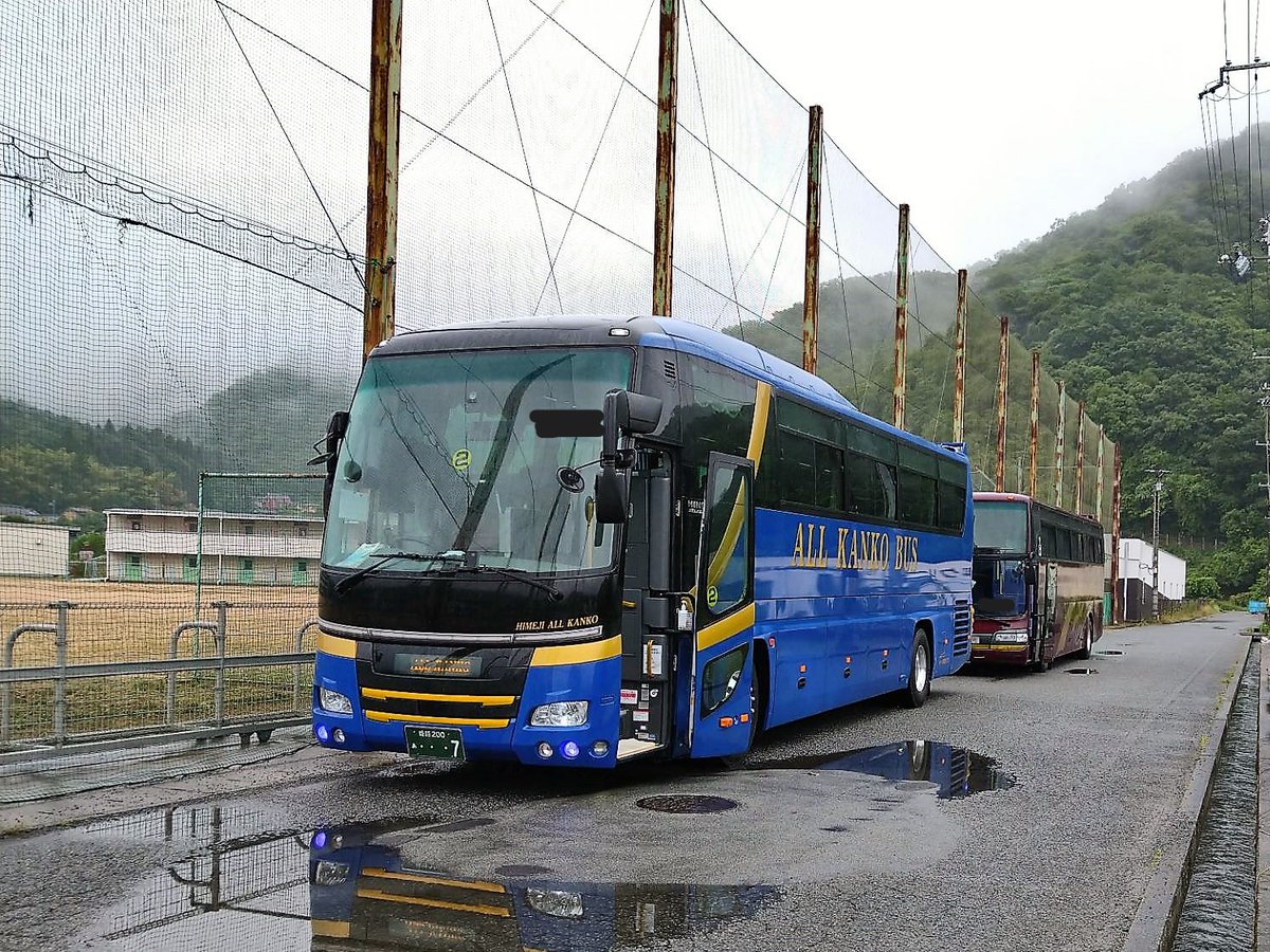 AllKankobus's tweet photo. こんにちは。
先月末のフラッグシップ７号車は、
#あいおい観光バス 様との二台口で
市内中学一年生の皆様を、
西宮市と神戸市にお連れしました🚌🚌💨
#わくわくオーケストラ教室 鑑賞のため、
#兵庫県立芸術文化センター に到着。
次に、#人と防災未来センター を訪れました😄
🅿️には沢山の🚌達が…😂 https://t.co/UzGLWZW9GH