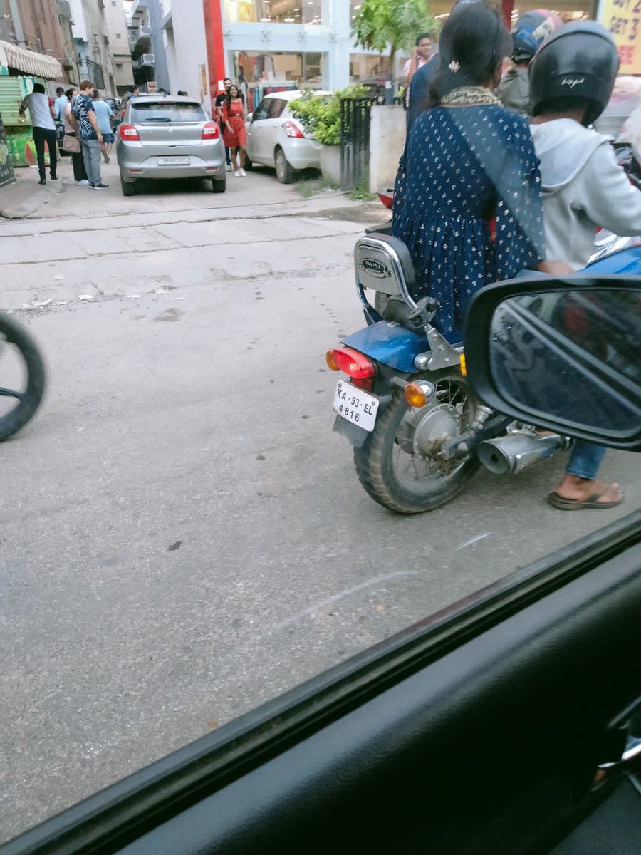 PingWatcher77's tweet photo. Pillion not wearing helmet   KA 53 EL 4816 on June 5th 5:48 PM on Marathalli main road. please levy fine @blrcitytraffic @halairportps https://t.co/79BZbLsrLr